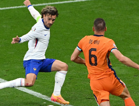 لا أهداف في الشوط الأول بين فرنسا وهولندا