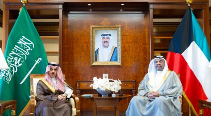 فيصل بن فرحان يبحث مع وزير خارجية الكويت تعزيز العمل المشترك