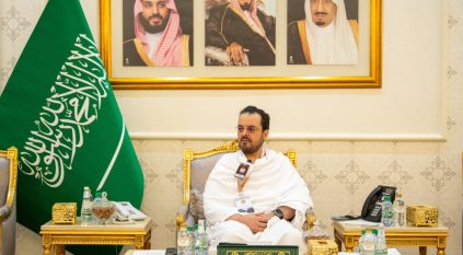 نائب أمير منطقة مكة يُعلن نجاح نفرة الحجيج إلى مزدلفة