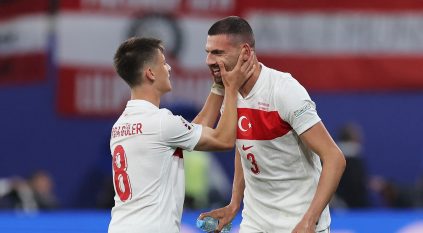 منتخب تركيا يعبر بشق الأنفس لمواجهة هولندا في دور الـ 8