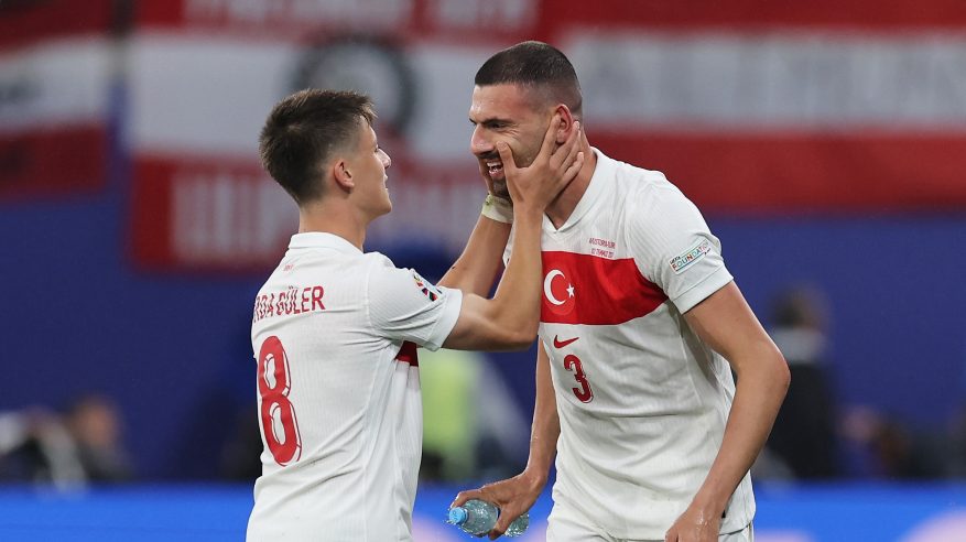 منتخب تركيا يعبر بشق الأنفس لمواجهة هولندا في دور الـ 8