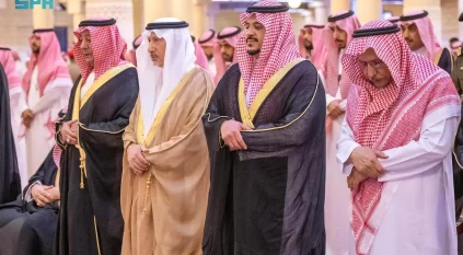 نائب أمير الرياض يؤدي صلاة الميت على الأمير ناصر بن فهد بن فيصل آل فرحان