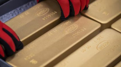 الذهب يهبط إلى أدنى مستوى له في أسبوعين رغم انخفاض الدولار