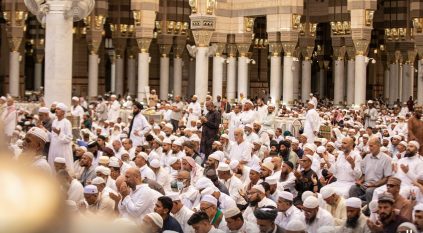 المسجد النبوي يكتظ بضيوف الرحمن وسط أجواء روحانية
