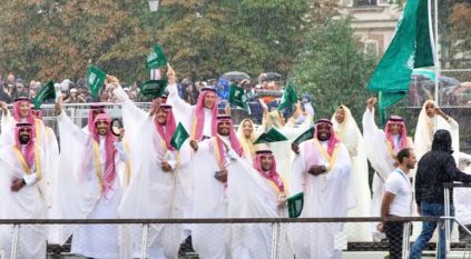 بفخر واعتزاز.. بعثة السعودية تبهر العالم بالزي التقليدي بحفل افتتاح أولمبياد باريس 2024