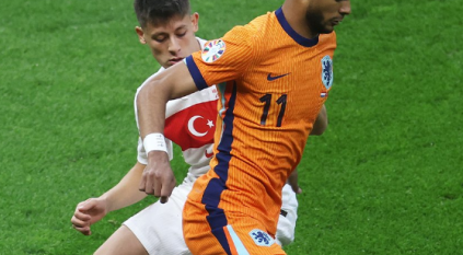 جاكبو يُسجل ثاني أهداف هولندا ضد تركيا