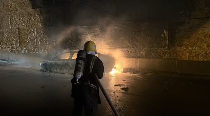 حريق يلتهم مركبة بحي الخليج في الرياض