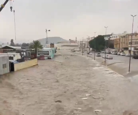 لقطات لجريان السيول في الطائف