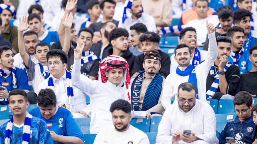 لقطات منوعة من حضور الجماهير لمتابعة مباراة الهلال والأهلي