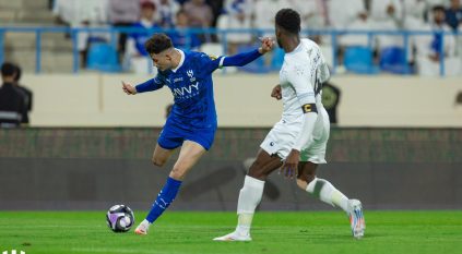 الهلال يفتتح مشواره في دوري روشن بثلاثية في الأخدود