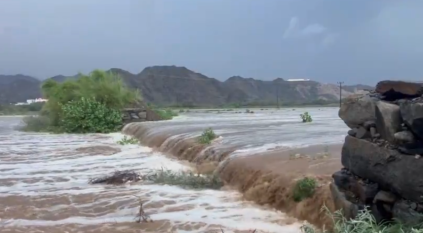 أمطار غزيرة وتساقط البرد وجريان السيول على الباحة