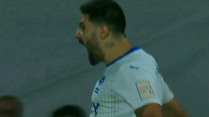 شاهد ..  ميتروفيتش يقلب النتيجة لصالح الهلال ضد النصر بهدفين