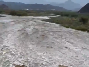 لقطات لجريان سيول وادي ممنا في الباحة