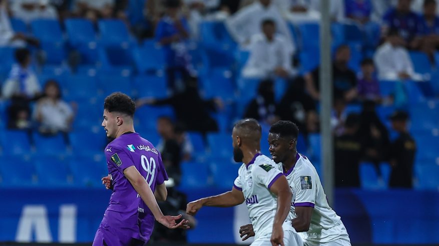 الهلال يُنهي الشوط الأول من مباراة al bukayriyah vs al-hilal بهدف