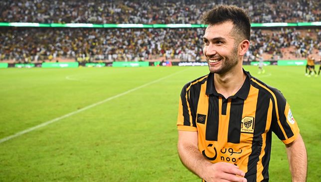 جماهير الاتحاد تُعيد ذكريات مسيرة فيلانويفا