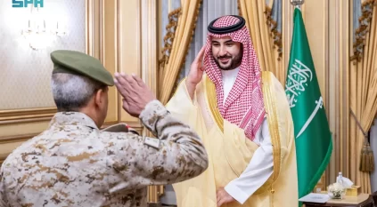 خالد بن سلمان يقلد قيادات الدفاع رتبهم العسكرية الجديدة