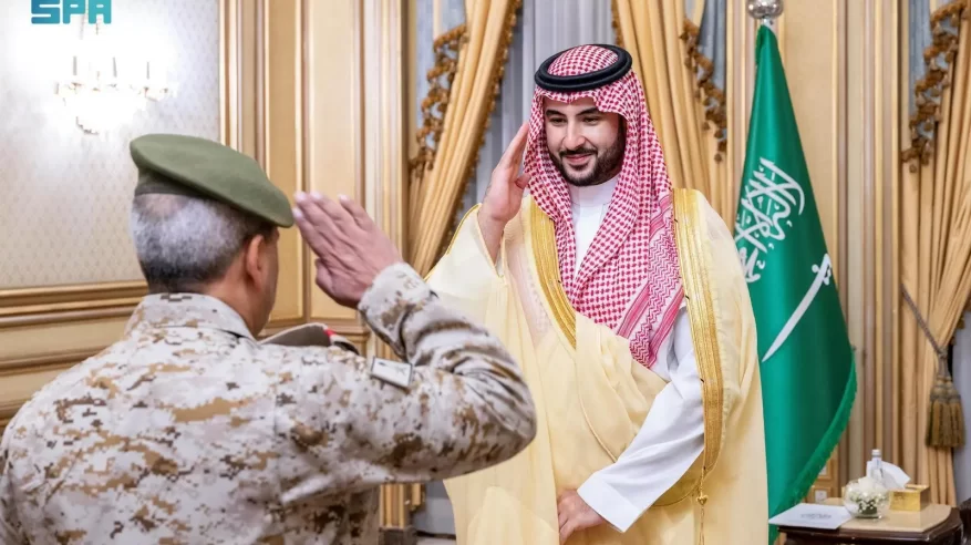 خالد بن سلمان يقلد قيادات الدفاع رتبهم العسكرية الجديدة