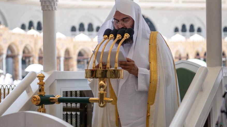 السديس في خطبة الجمعة : الإسلام نهى عن التوسل بالأموات والأولياء والتمسح بالقبور والمحدثات