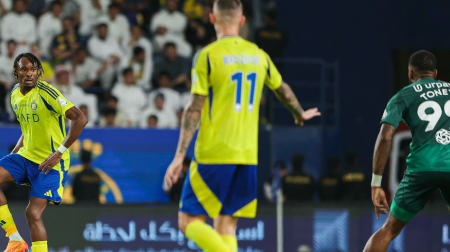 لا أهداف في الشوط الأول بين النصر والأهلي بقمة الدوري السعودي