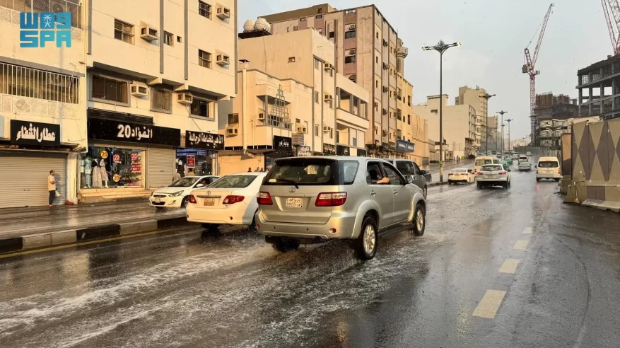 روعة الزمان والمكان.. لقطات توثق أمطار الخير على مكة