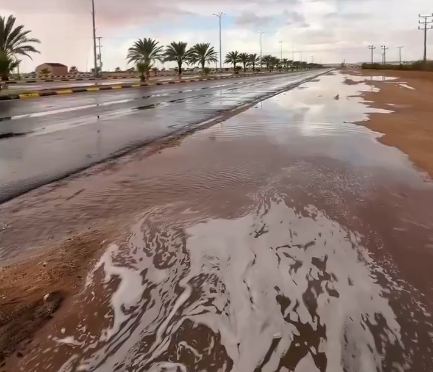 مشاهد لهطول أمطار غزيرة وسيول شمال نجران