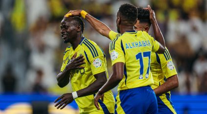 النصر يواصل انتصاراته بثلاثية في شباك العروبة