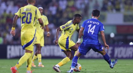 لا أهداف بين النصر والاستقلال في الشوط الأول