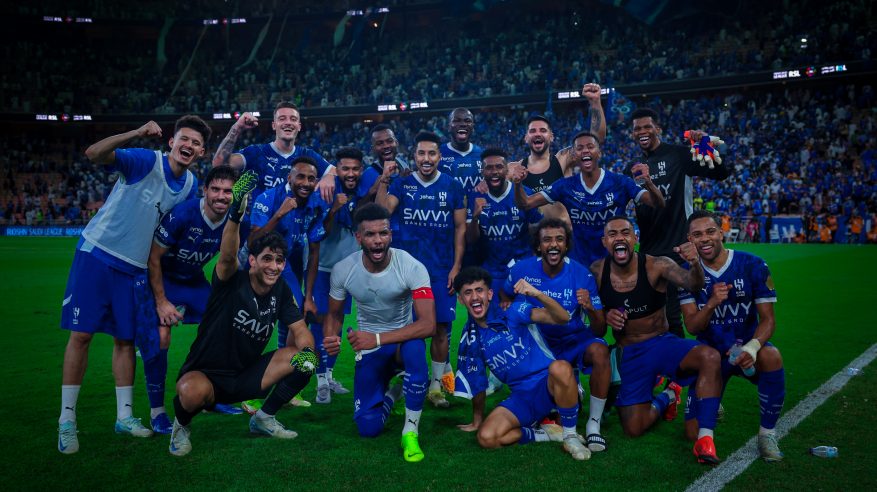 4 مباريات تفصل الهلال عن رقم الأهلي التاريخي