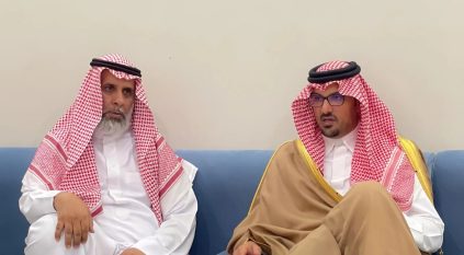 سعود بن خالد يقدم واجب العزاء لأسرة شهيد الواجب أكرم الجهني