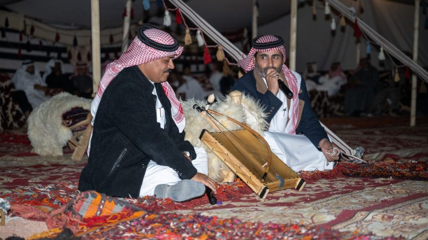 عازف الربابة يُعيد زوّار مهرجان وادي السلف إلى أجواء البادية