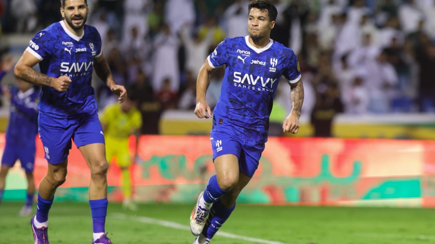 بثنائية.. الهلال يتقدم على الخليج