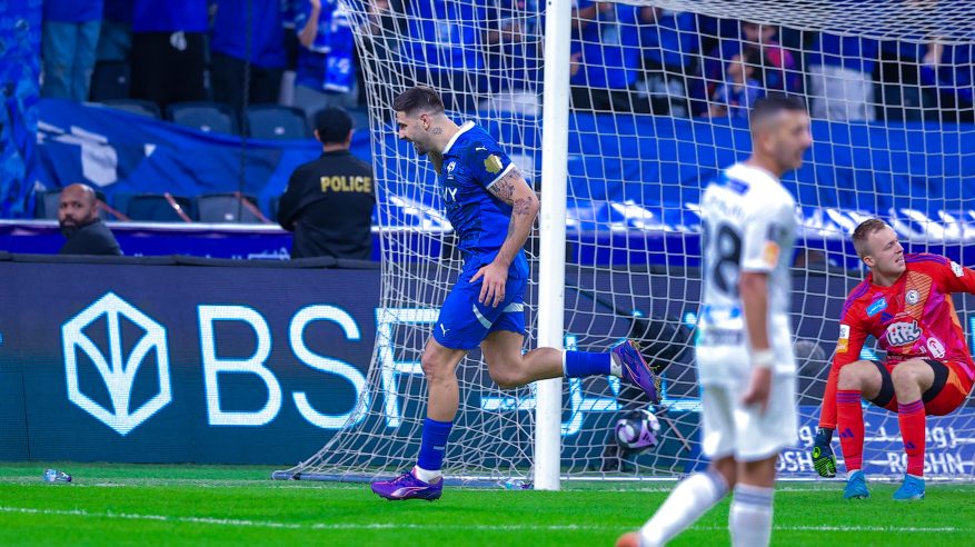 الهلال يتفوق على الاتفاق في الشوط الأول