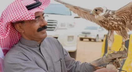 مهرجان الصقور بالقصيم يشهد إقبالًا واسعًا ويجمع عشاق الصقارة