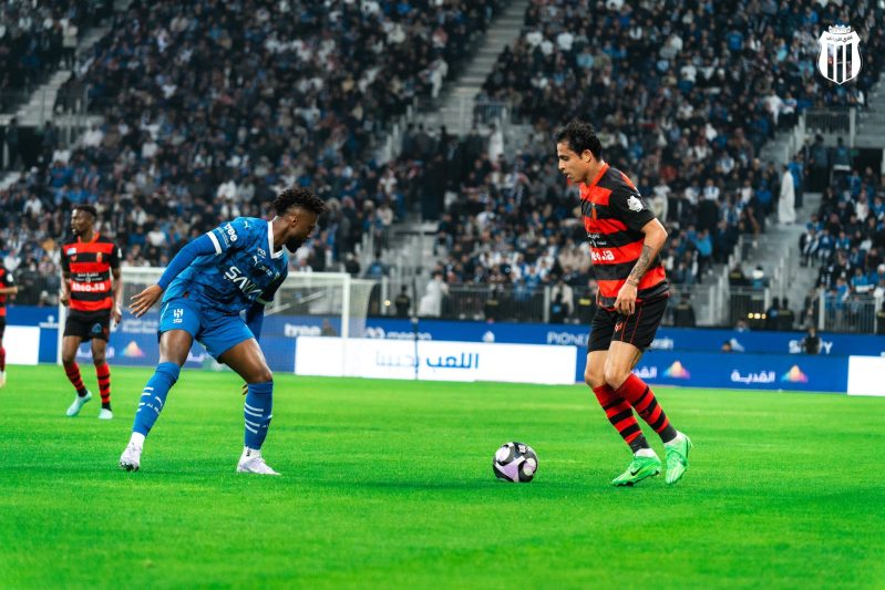 الهلال ضد الرياض