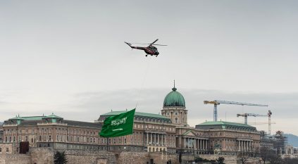 المجر.. علم التوحيد يحلق فوق نهر الدانوب