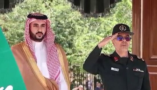 خالد بن سلمان في طهران.. رفع مستوى التنسيق والتعاون بين السعودية وإيران
