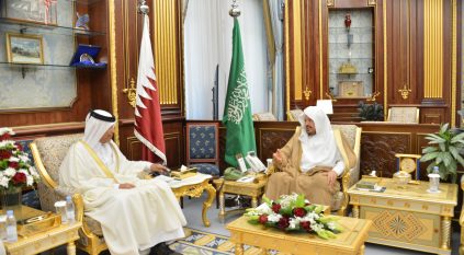 رئيس مجلس الشورى يبحث تعزيز علاقات التعاون مع نظيره القطري