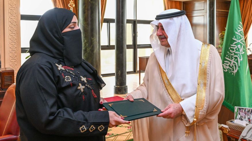فهد بن سلطان يستقبل الفائزين في معرض جنيف والطلبة المتميزين من أبناء المنطقة
