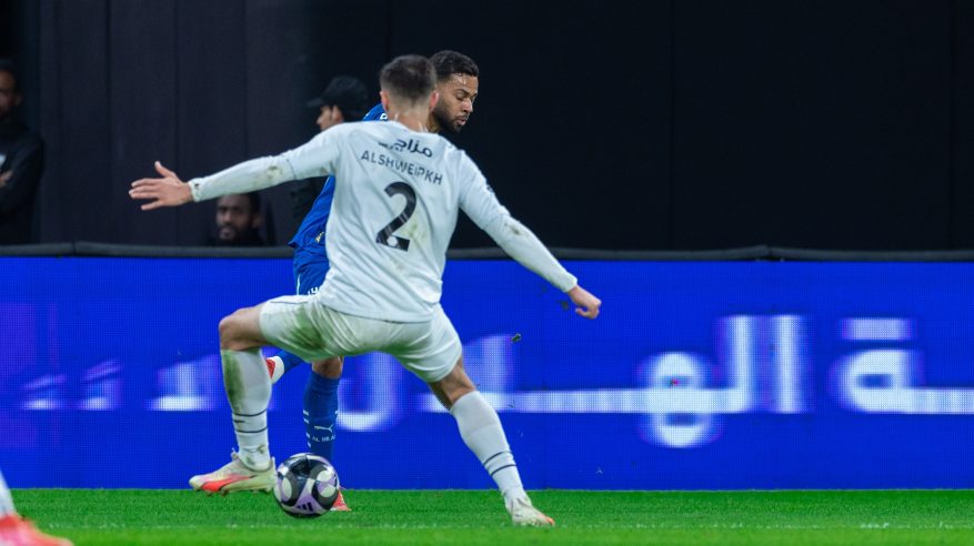 شوط أول إيجابي بين الهلال والشباب