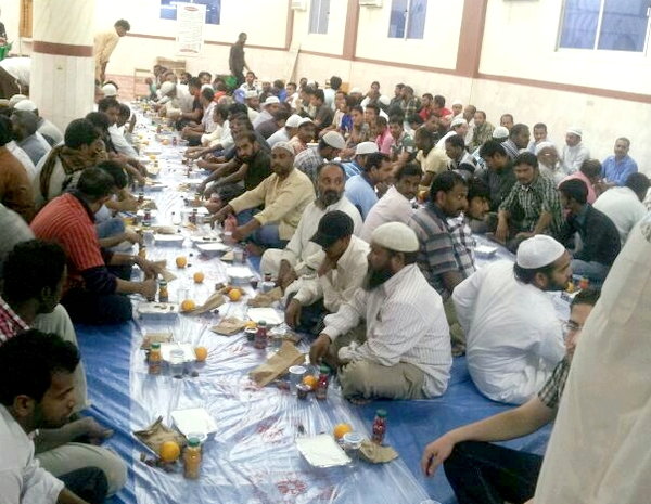 توزيع 1300 وجبة ضمن مشروع “إفطار صائم” بالخميس