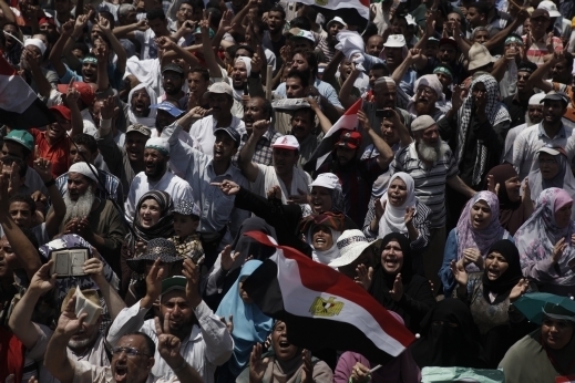 مساعٍ غربية وعربية لحل الأزمة في مصر
