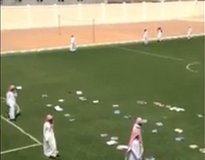 بالفيديو.. مدرسة​ ​تعاقب طلابها بالدوران حول​ الملعب ٢٠ ​مرة​ خلال الظهيرة