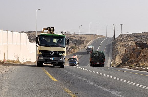 “نزاهة” تقف على شكاوى أهالي طريق “الحيمة” ببللحمر