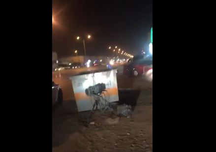 بالفيديو.. مواطن يوثق إخفاء كاميرا ساهر قرب حاوية قمامة