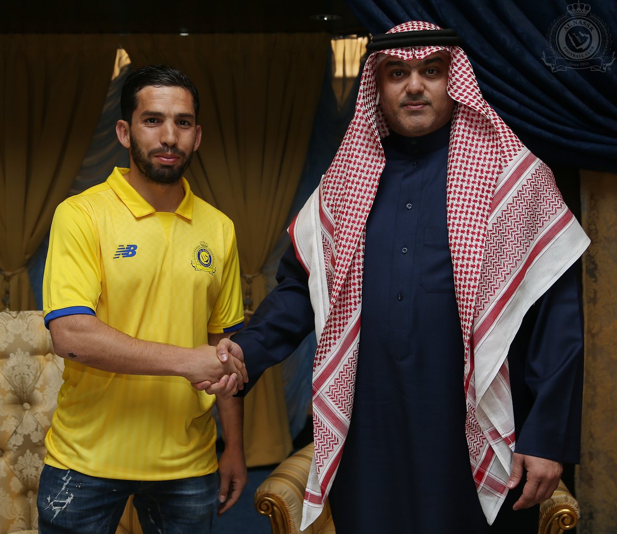 بالصور .. جابو يُوقع عقد انضمامه مع النصر