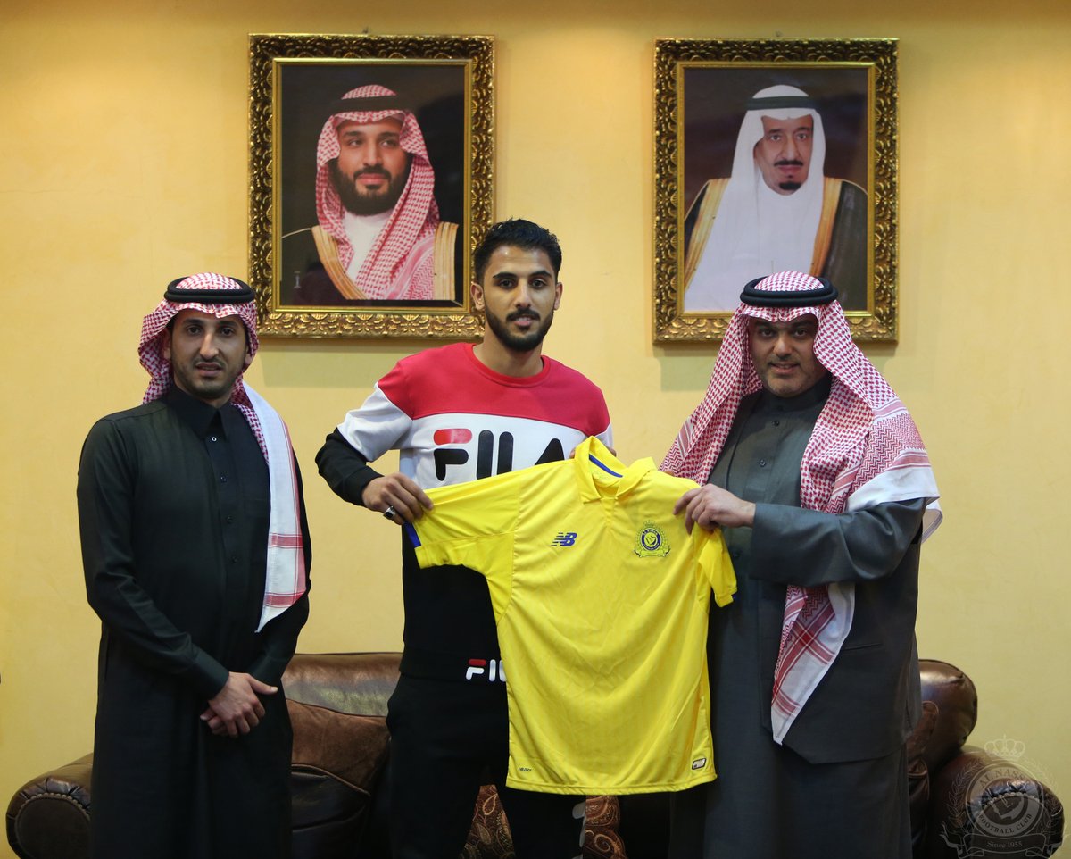 وليد العنزي يوقع عقده الاحترافي مع النصر