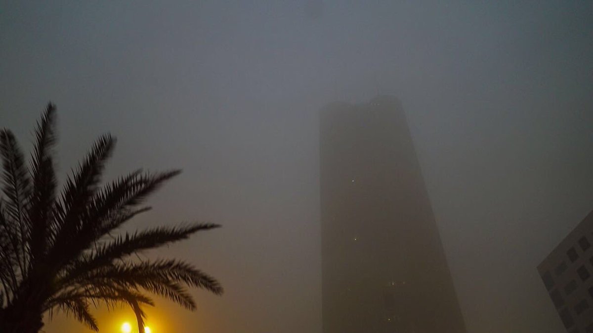 بالصور .. موجة غبار تضرب الرياض الآن