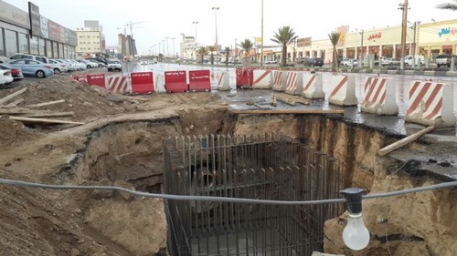 سالكو طريق الرياض بخميس مشيط يناشدون بسرعه إنجاز مشروع خط المياه