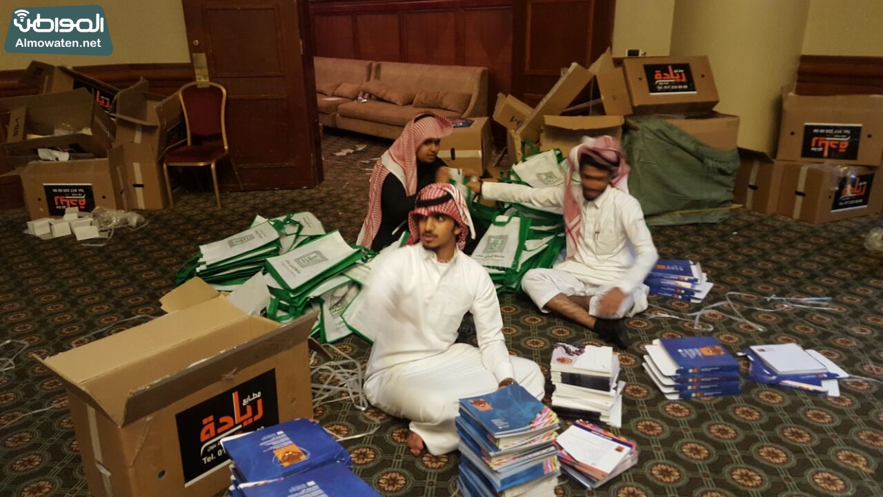 عدسة “المواطن” ترصد جهود طلاب جامعة الملك خالد في الإعداد لمؤتمر الإعلام والإرهاب