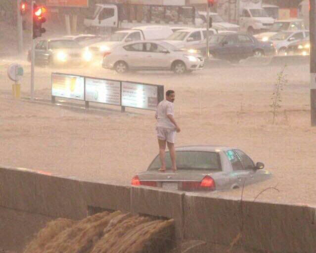 صاحب الصورة الأشهر في أمطار الباحة يروي لـ”المواطن” حادثة الغرق